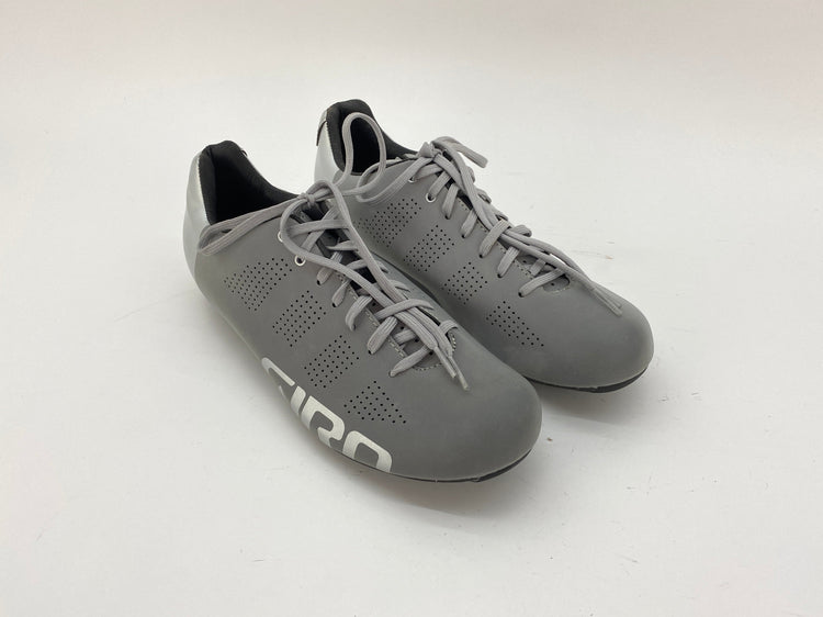 main view of the shoes
