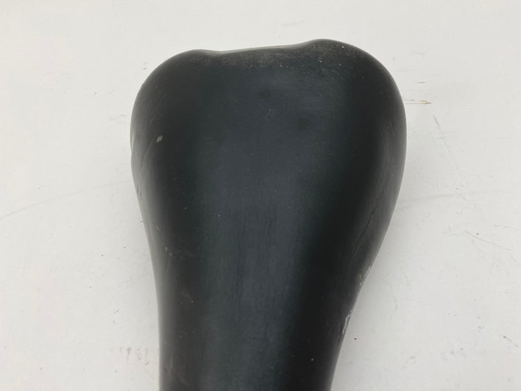 light wear at rear of saddle