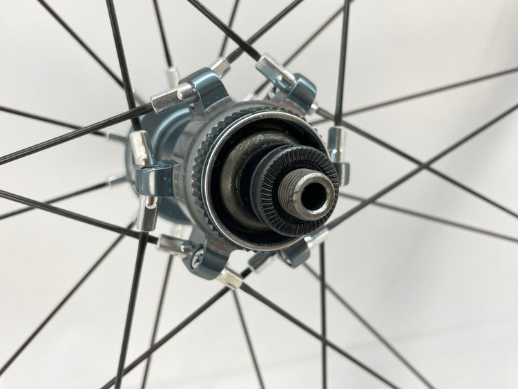 close up of the left axle end