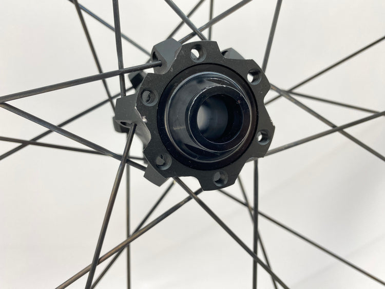 close up of the left hub flange