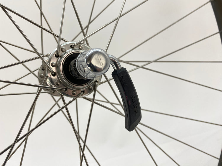 close up of the front skewer lever