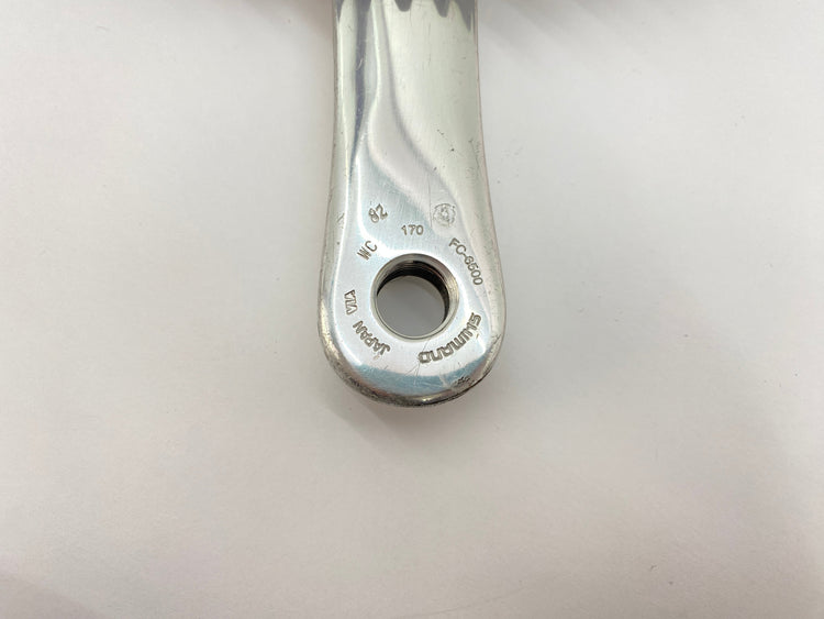 close up of the crank arm size