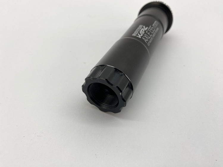 close up of the left spindle end