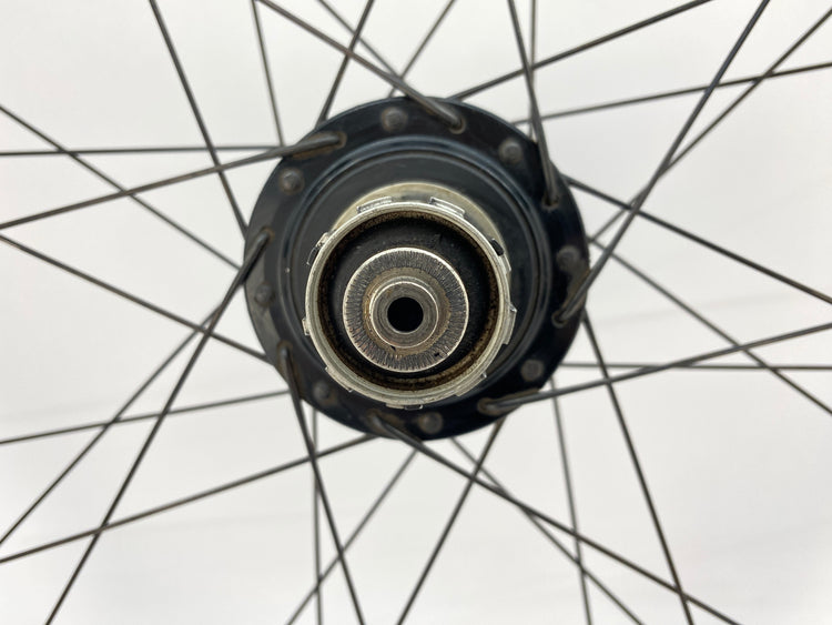 the right rear axle end