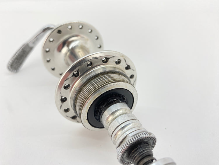 close up of the right hub flange