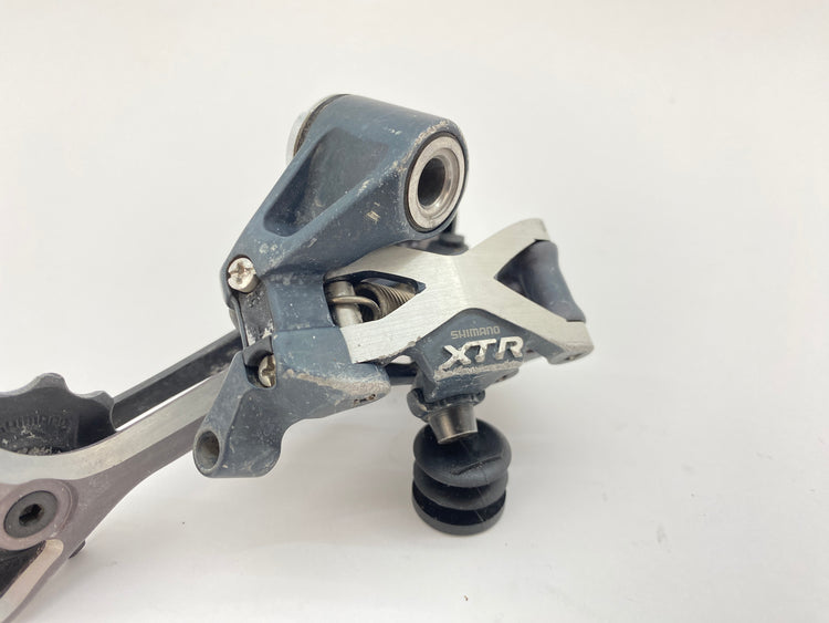 scratches on the face of the derailleur