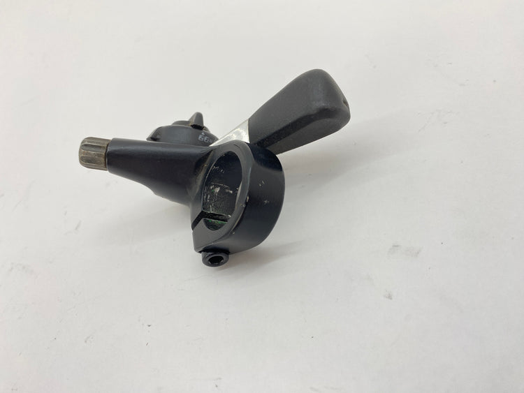 small scratches on the right lever clamp