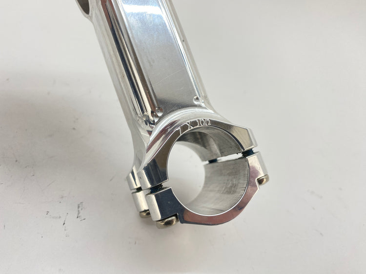 close up of the bar clamp