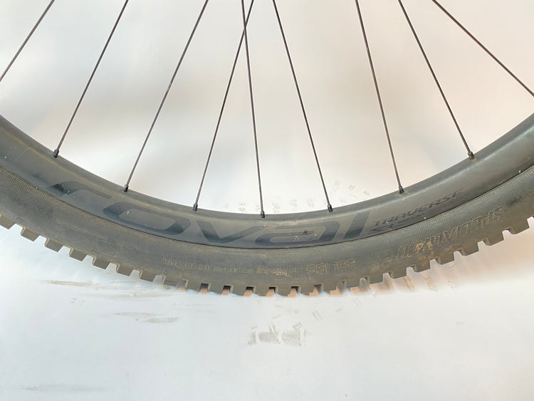 close up of the rim label