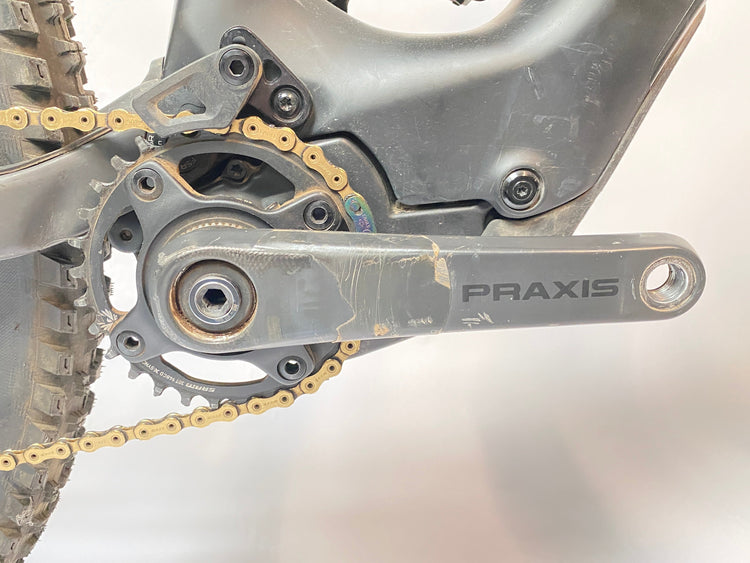 close up of the right crank arm