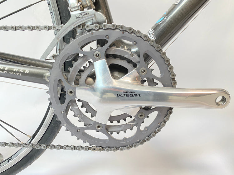 close up of the right crank arm