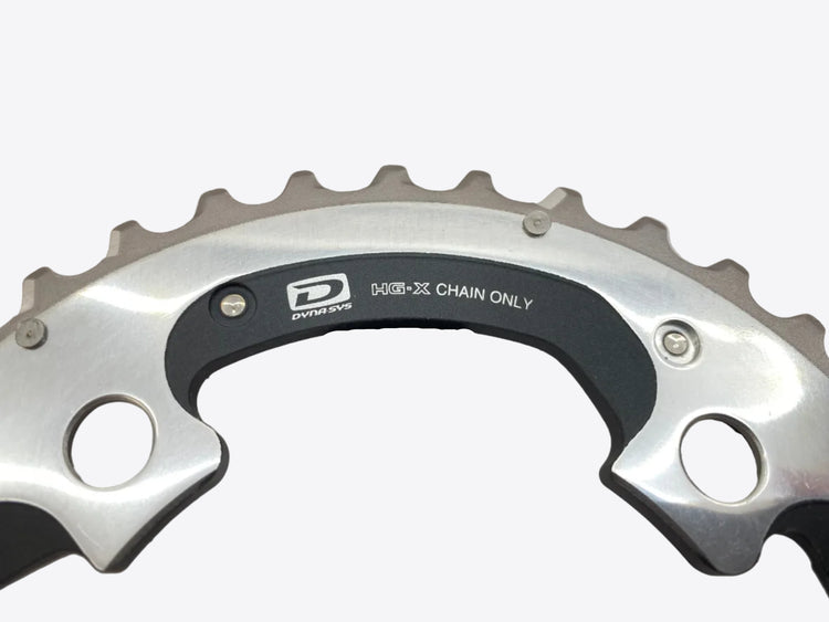 close up of the chainring teeth