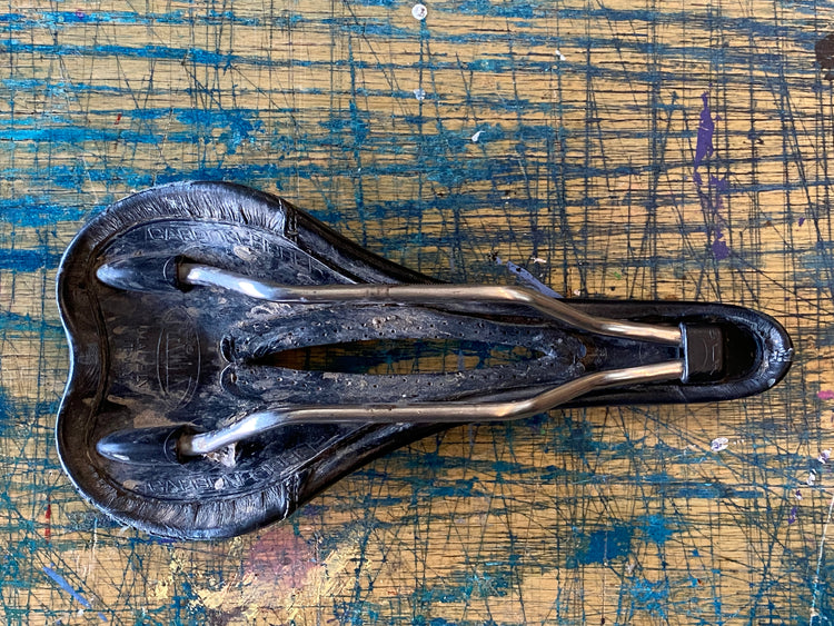Selle Italia SLR Carbon Leather Saddle Titanium Rails