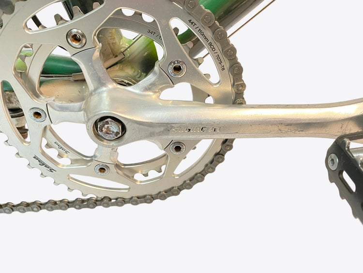 close up of the right crank arm