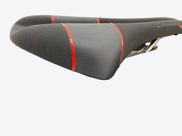 side view of the saddle