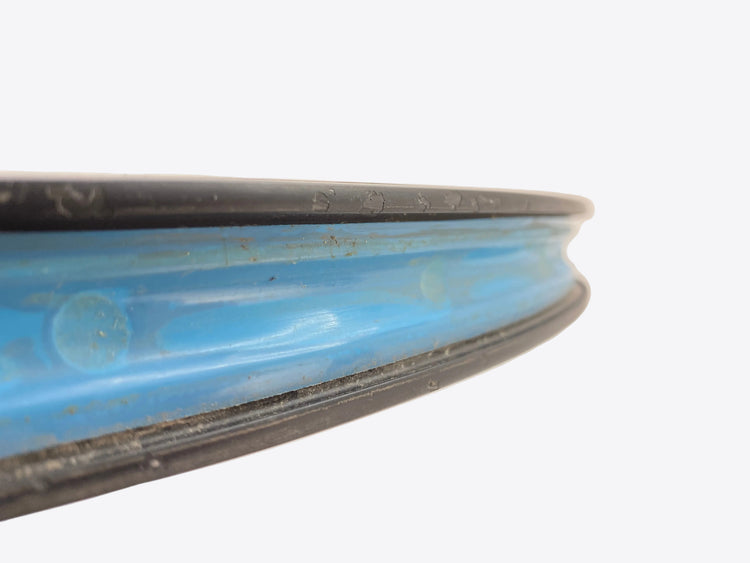 close up of the rim edge