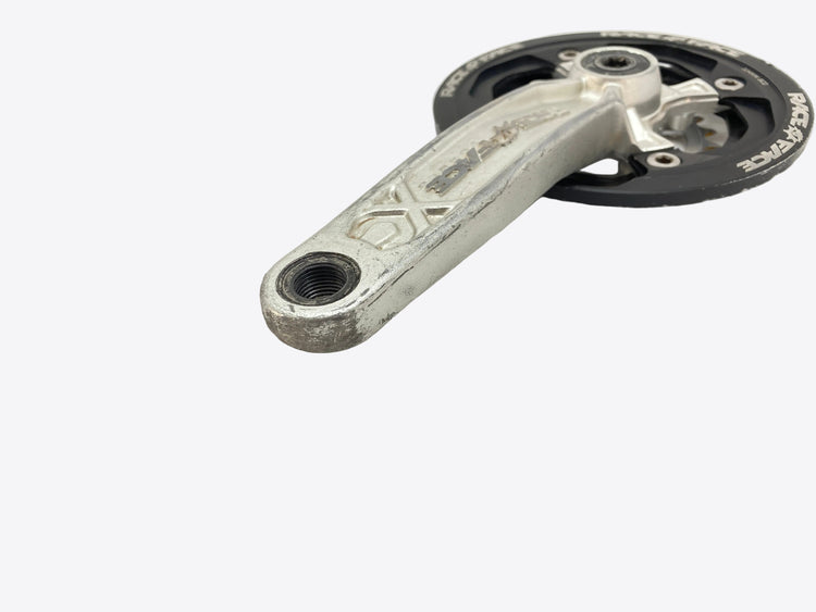 close up of the right crank arm end
