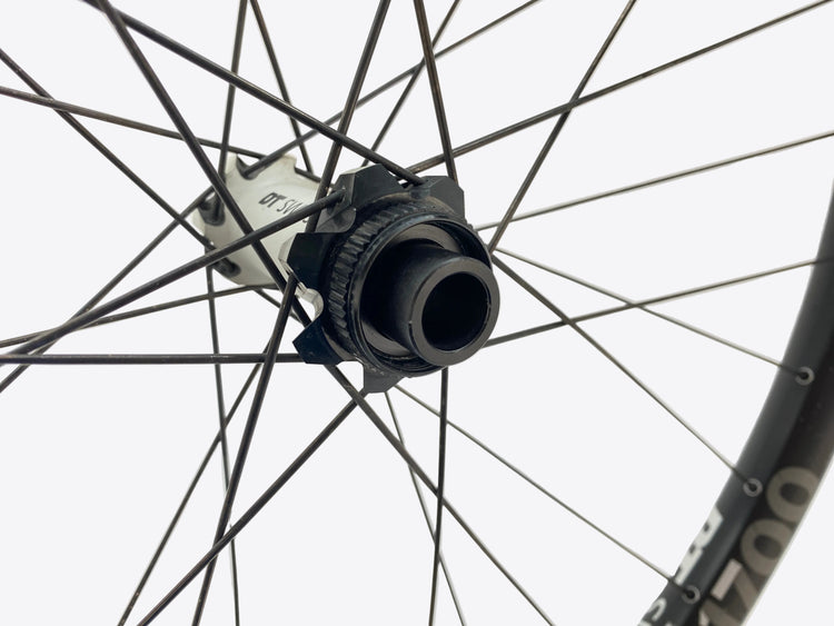 close up of the left front axle end