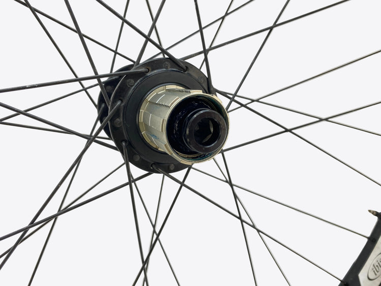close up of the right side axle end