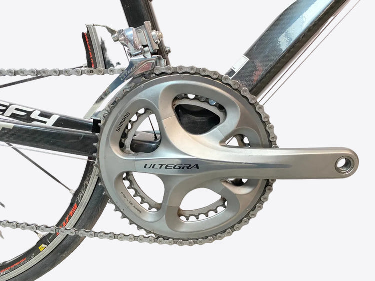 close up of the right crank arm