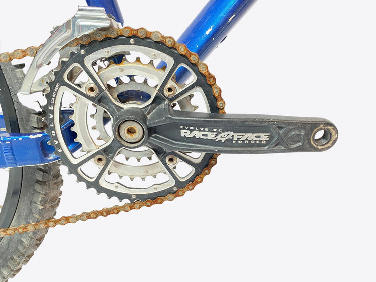 close up of the right crank arm