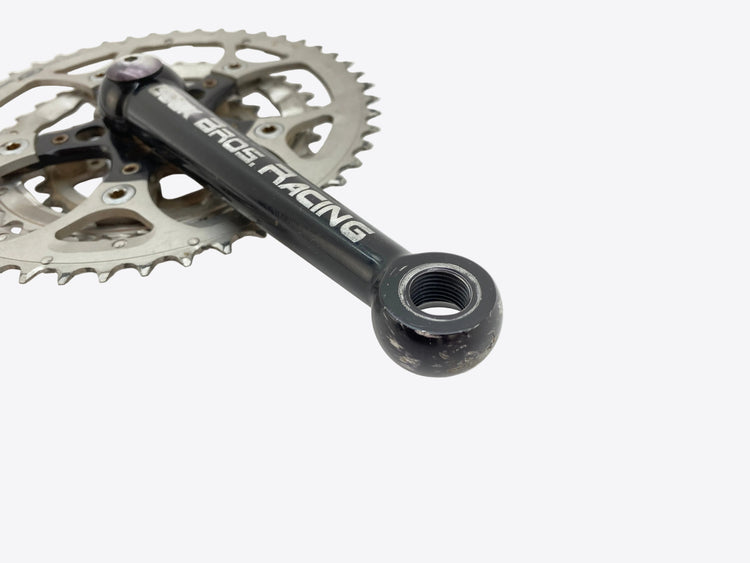 close up of the crank arm end