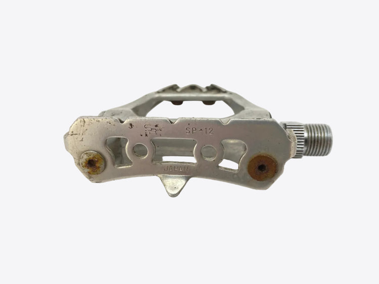 rear view of the left pedal