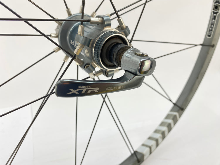 scratch free rear skewer