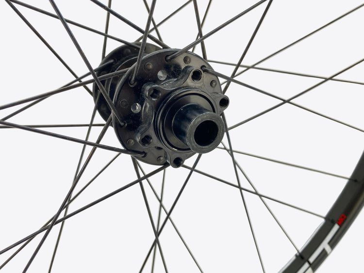 view of the left rear axle end