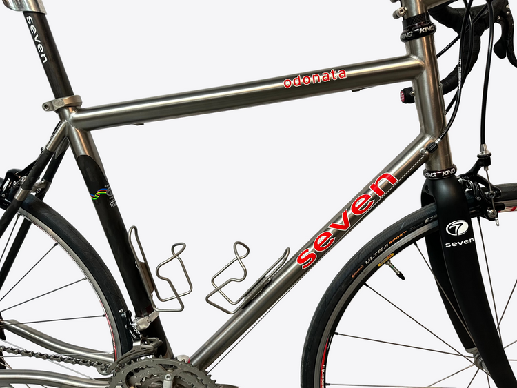 Bicycle with 'seven' and 'odonate' branding on a light background