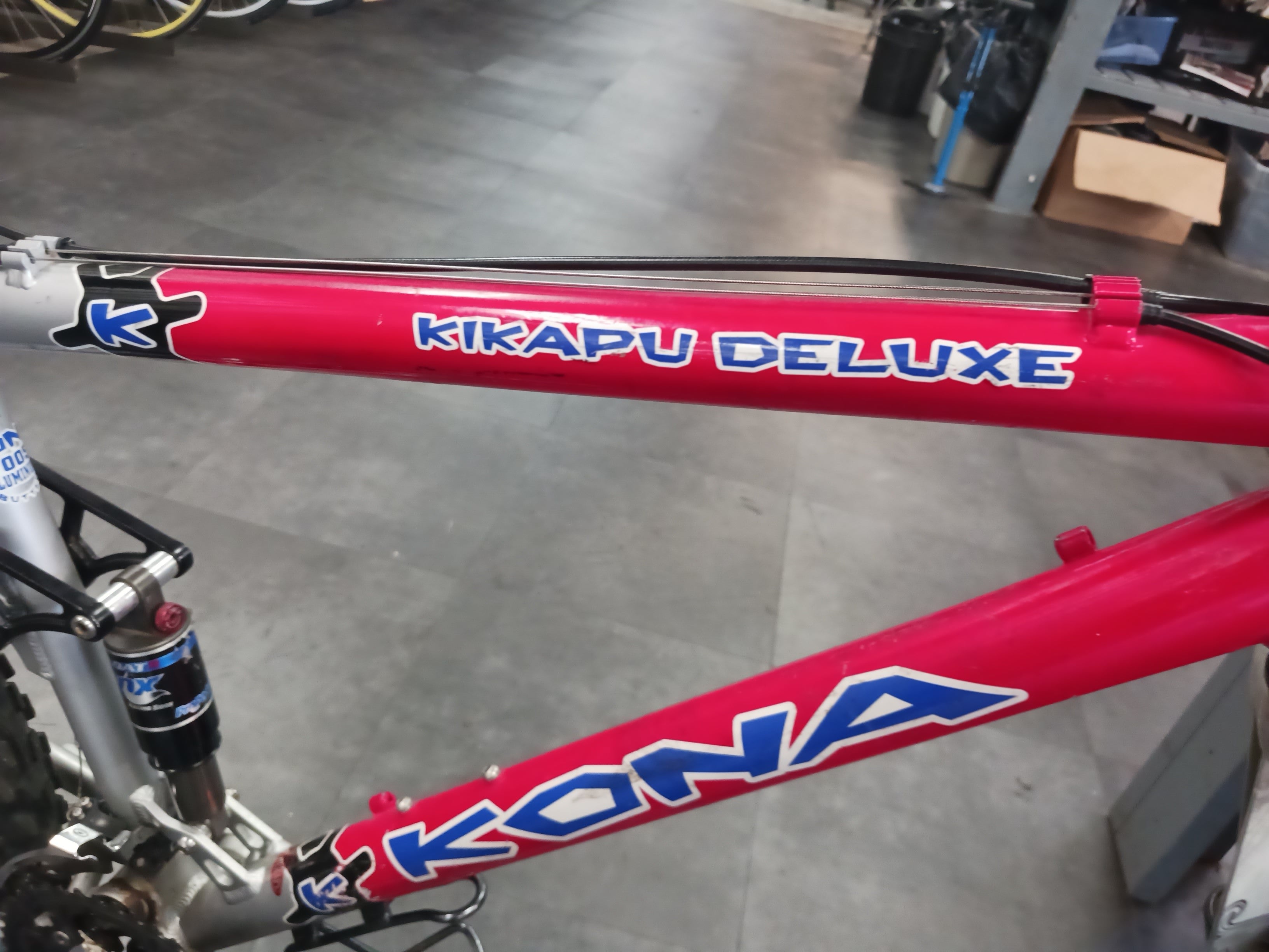 KONA KIKAPU DELUXE 26インチ マウンテンバイク カスタム車両 KONA KIKAPU DELUXE 26インチ マウンテンバイク カスタム車両