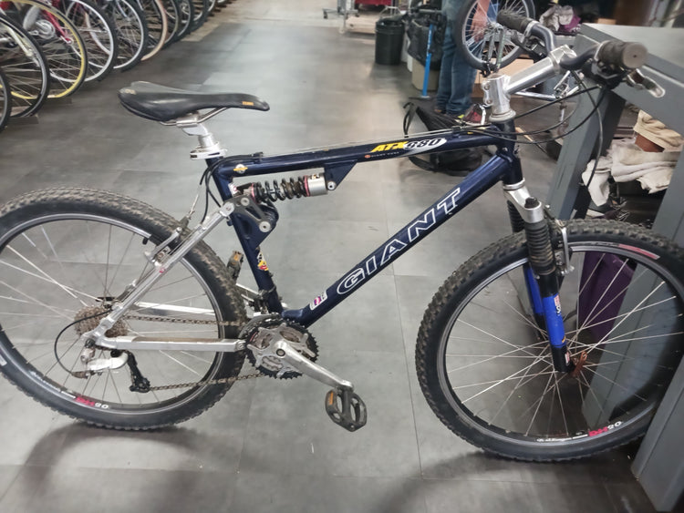 Giant ATX 980 Mountain Bike