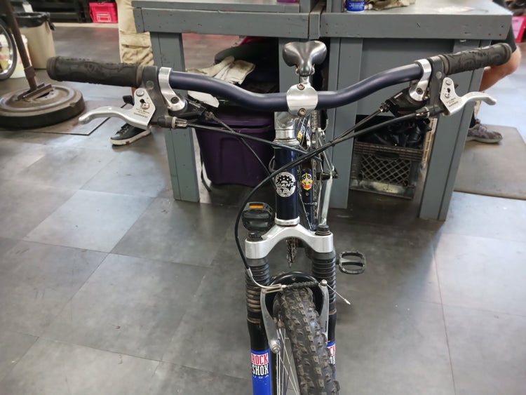 Giant ATX 980 Mountain Bike
