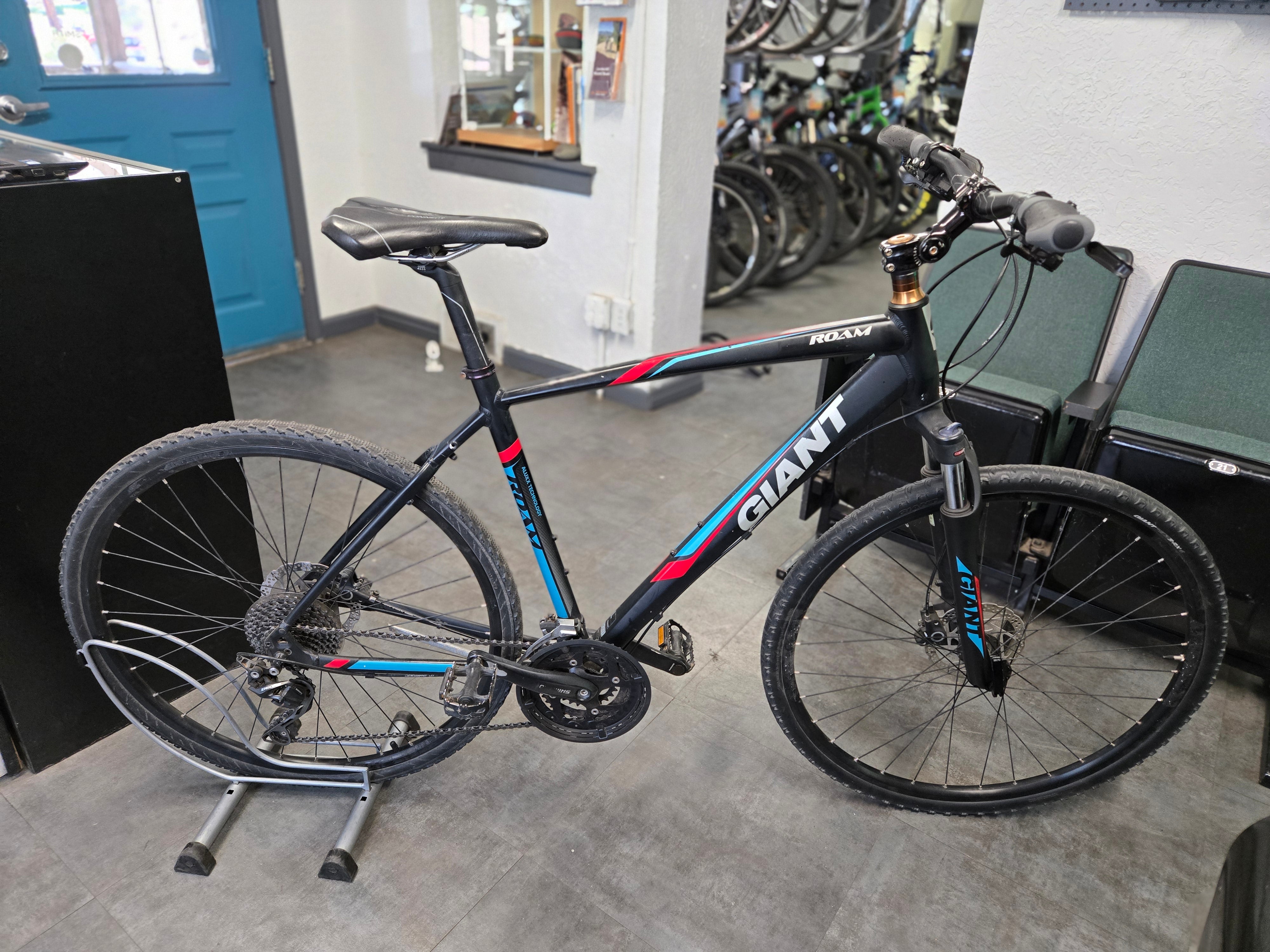 【近隣配送無料！】ジャイアントGIANT Roam 700C マウンテンバイク 近隣配送無料！】ジャイアントGIANT Roam 700C マウンテンバイク 近隣