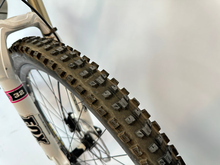 Giant Intrigue Women's Full Suspension Mountain Bike 27.5 Small 140mm Travel