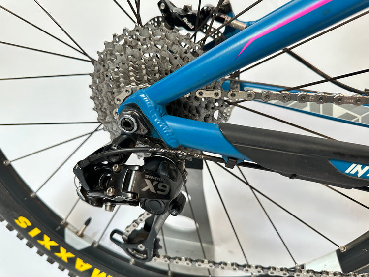 Giant Intrigue Women's Full Suspension Mountain Bike 27.5 Small 140mm Travel