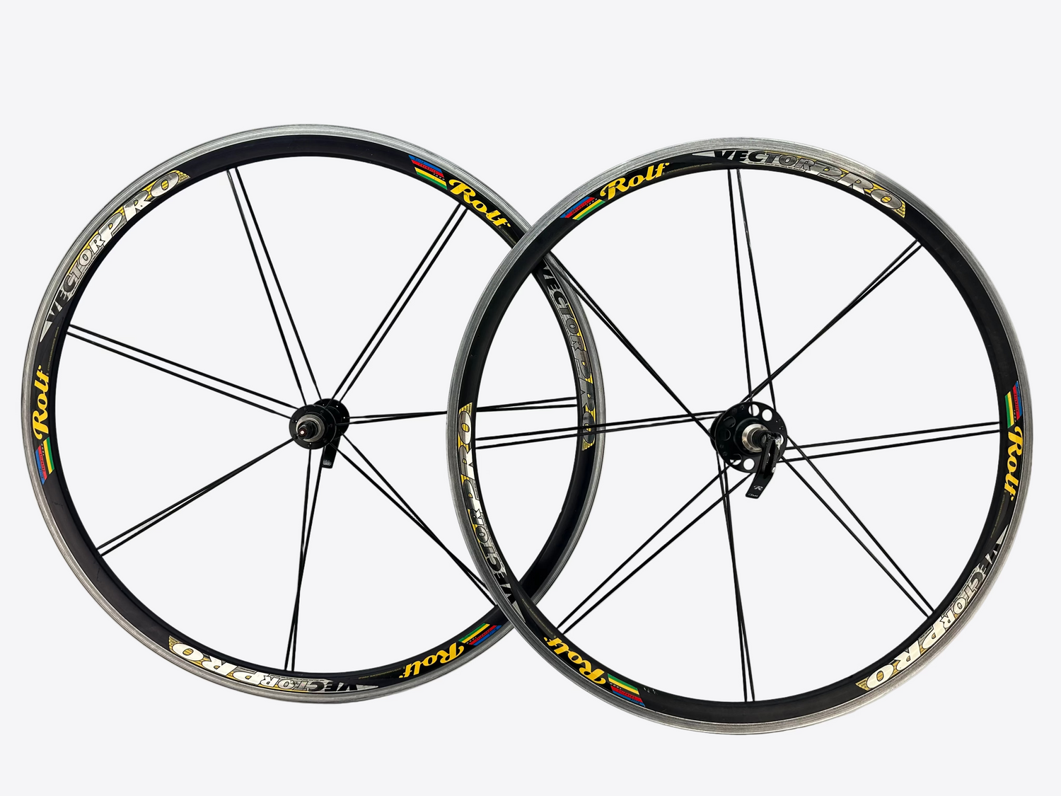Two bicycle wheels with 'Rold' branding on a white background