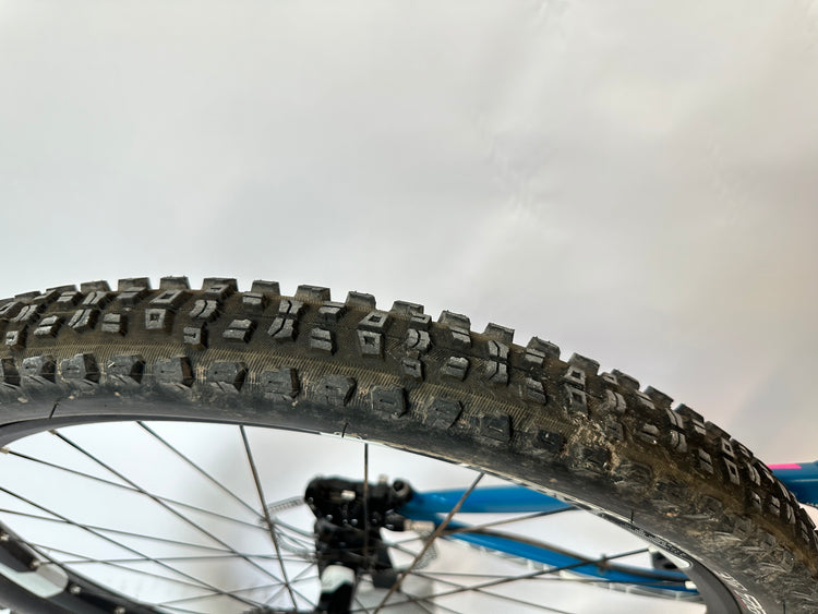 Giant Intrigue Women's Full Suspension Mountain Bike 27.5 Small 140mm Travel