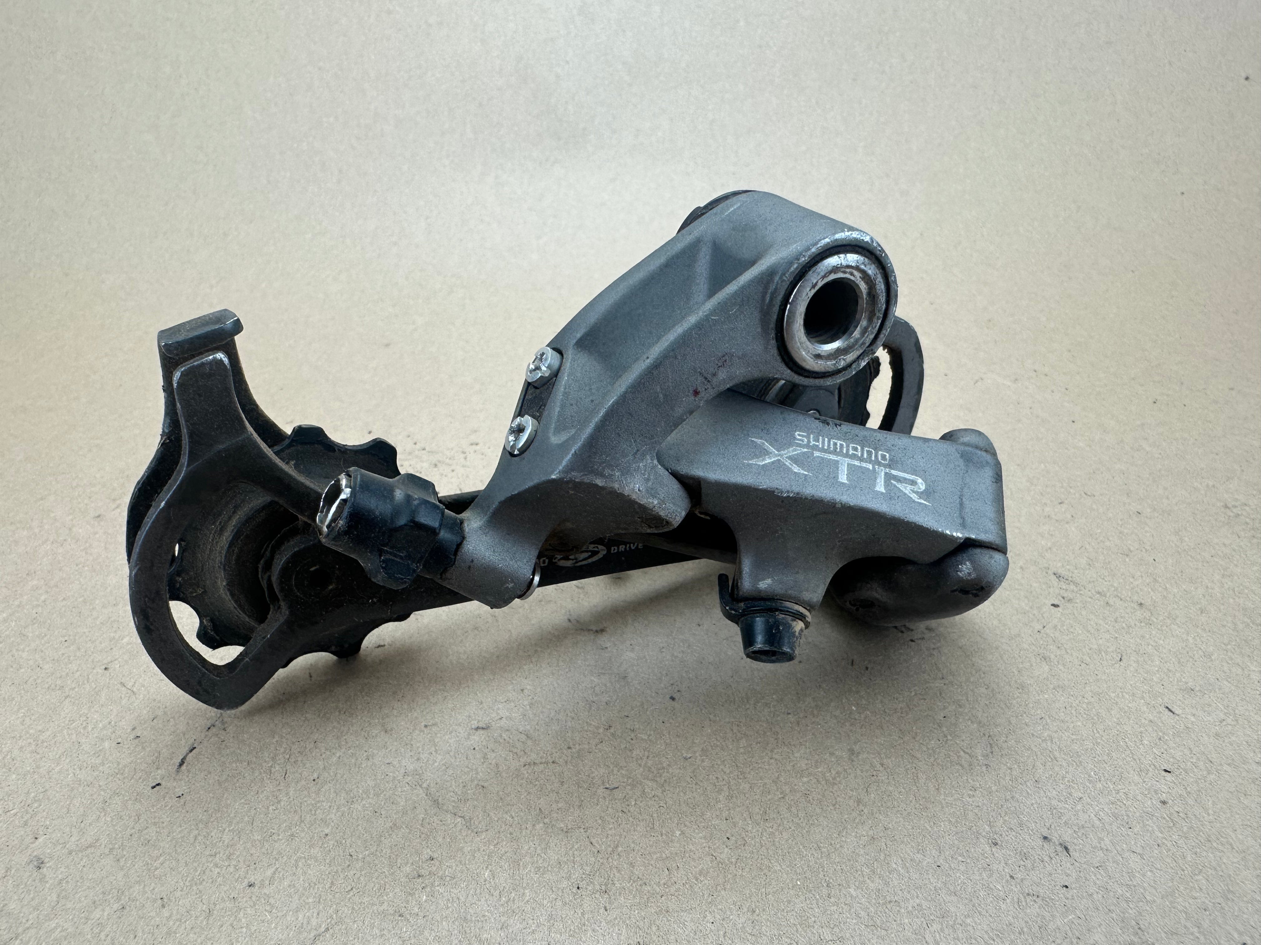 Shimano XTR FD-M953 Front Derailleur - I Know a Guy Bicycles Shimano XTR FD-M953 Front Derailleur - I Know a Guy Bicycles