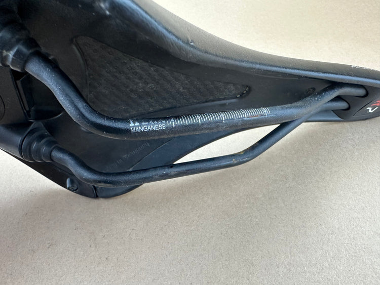 Fizik Aliante R7 Saddle Manganese 135mm