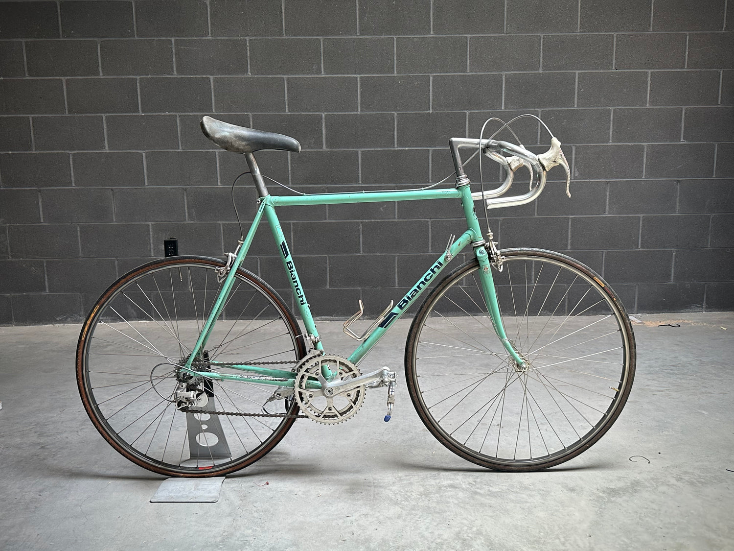 bianchi 56cm road bike Specialissima Comp Ultegra Di2 It uses a full carbon frame to achieve the lightest weight possible while shaving off material compared to previous models Bianchi 56 Road Bike Size