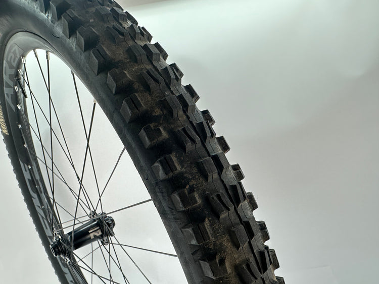 Race Face AR27 29" Front Wheel With Maxxis Minion 15x110