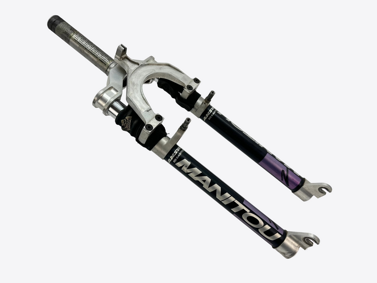 Bicycle fork with 'Mantou' branding on a white background