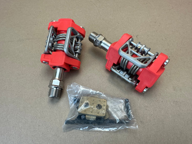 MKS US-B Clipless Bicycle Pedals with Cleats Red
