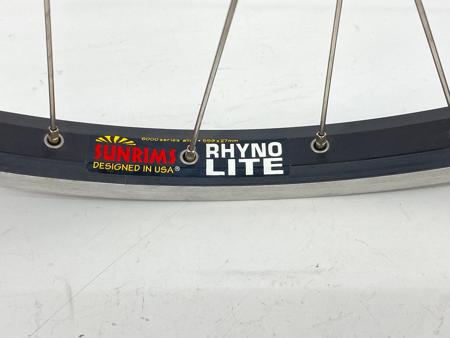 close up of the rim label
