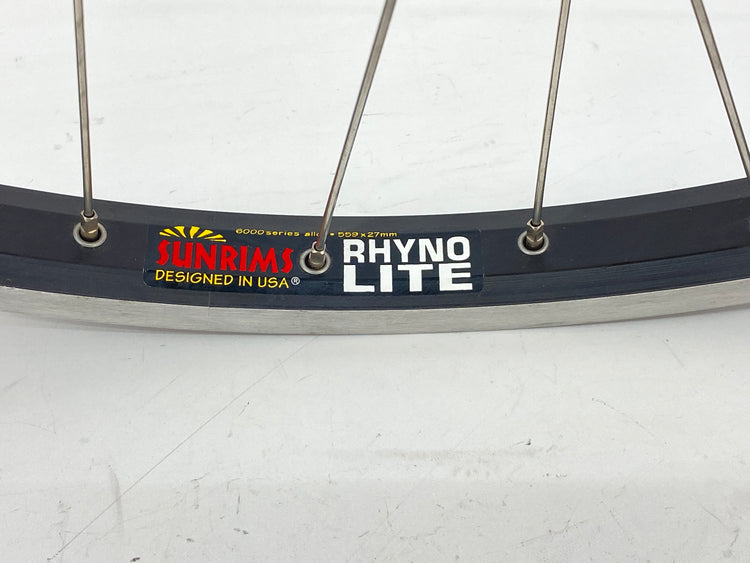 close up of the rim label