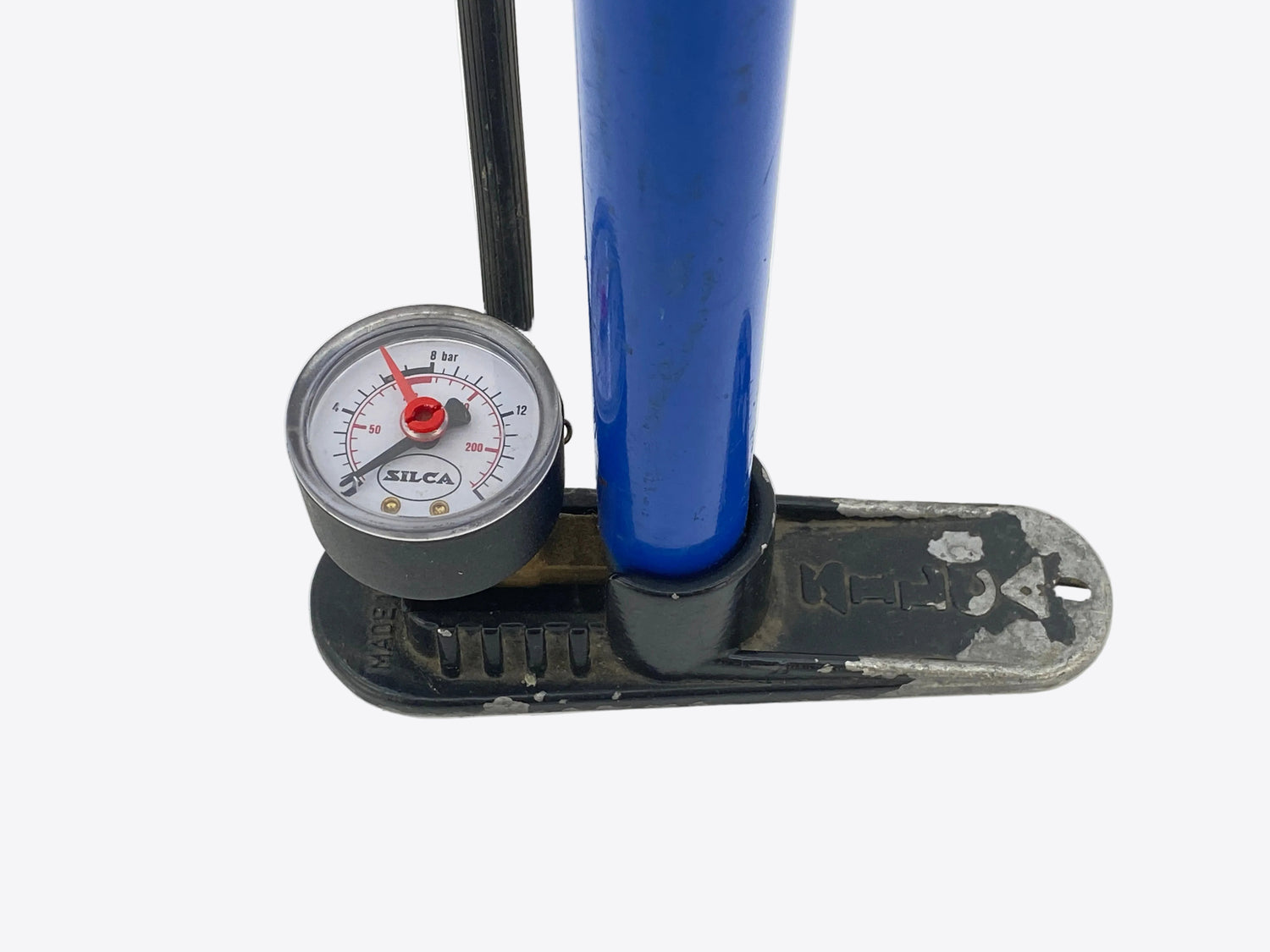 view of the gauge and base