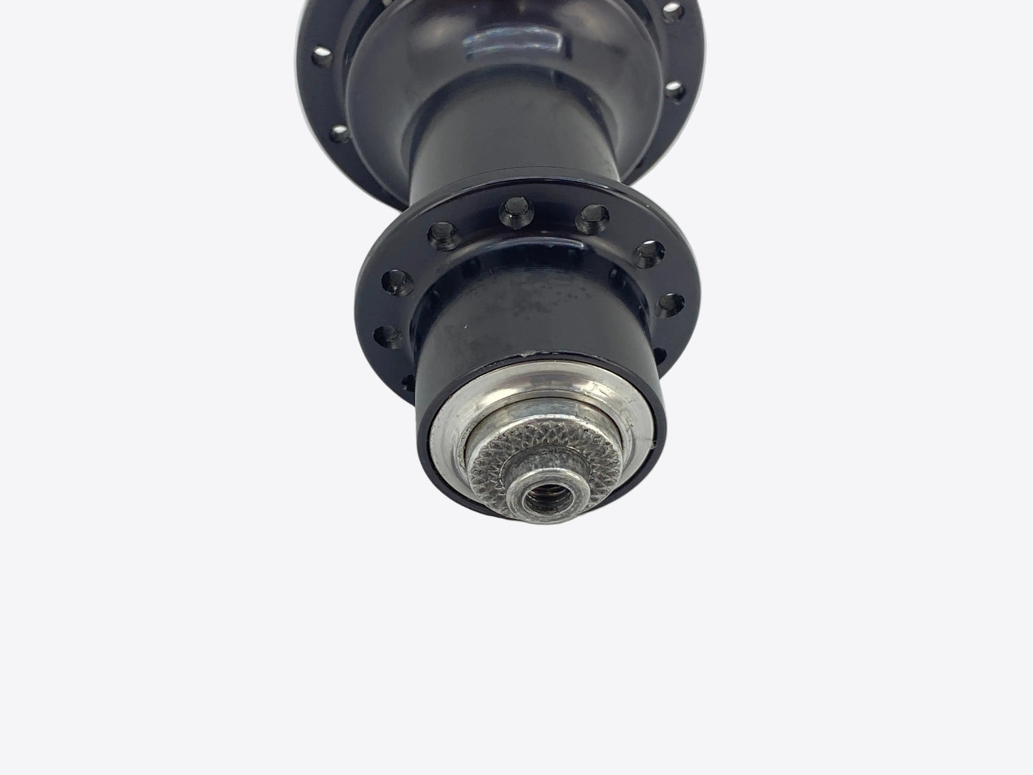 close up of the left hub flange