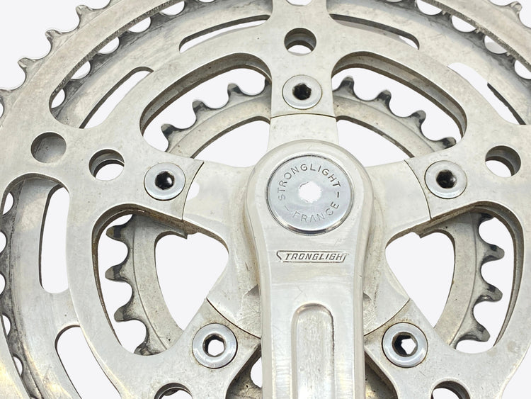 close up of the crank cap
