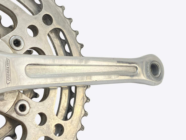 close up of the right crank arm